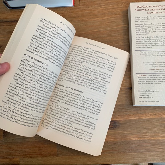 Set of 2 Christian books - The case for Christ & the case for faith Lee Strobel - Picture 3 of 4